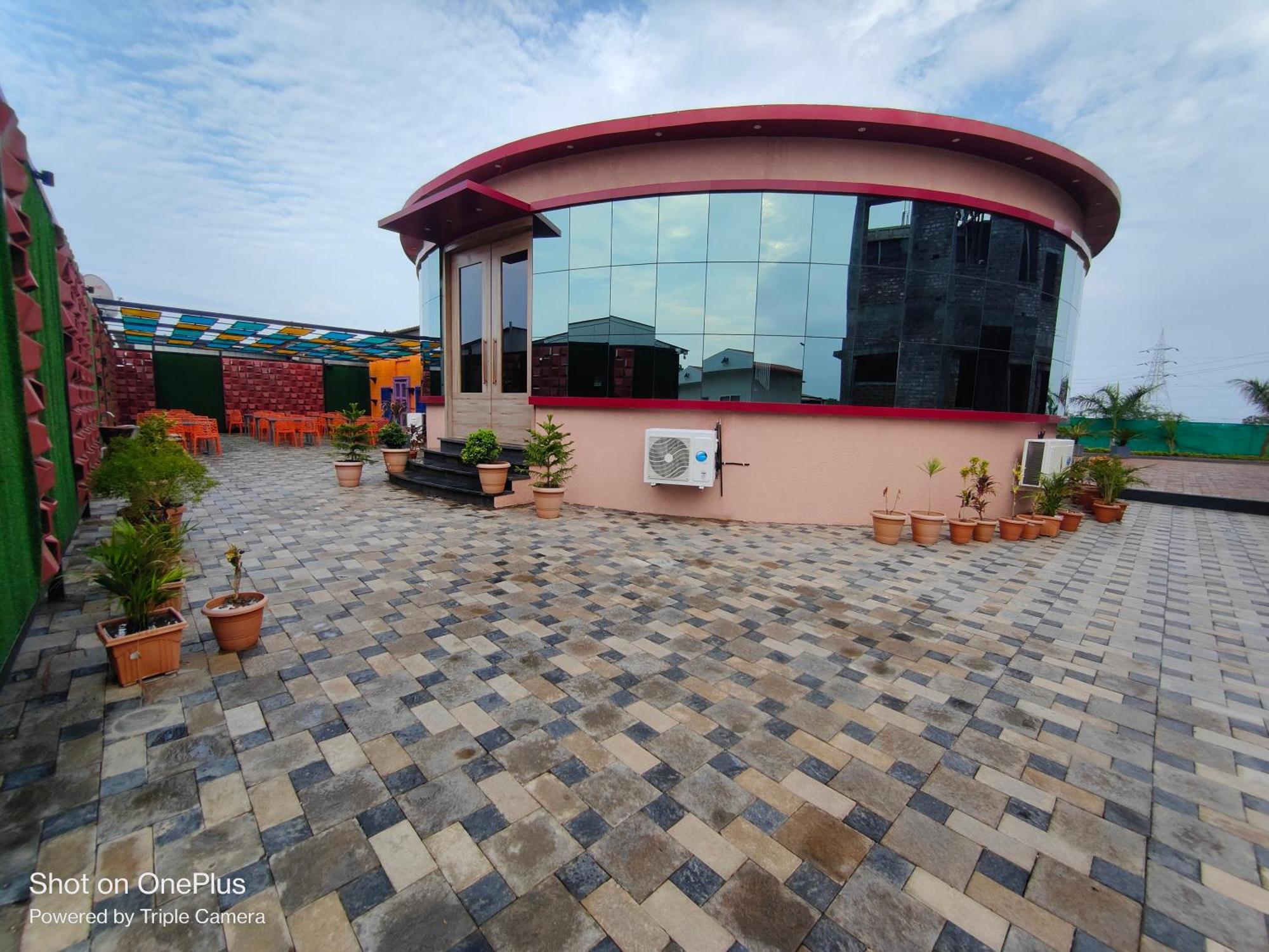 Vss Lawns & Resorts Llp Shahada Exteriör bild